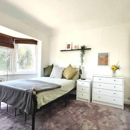 No2326 Tree-Hole Apartment Northolt  ภายนอก รูปภาพ