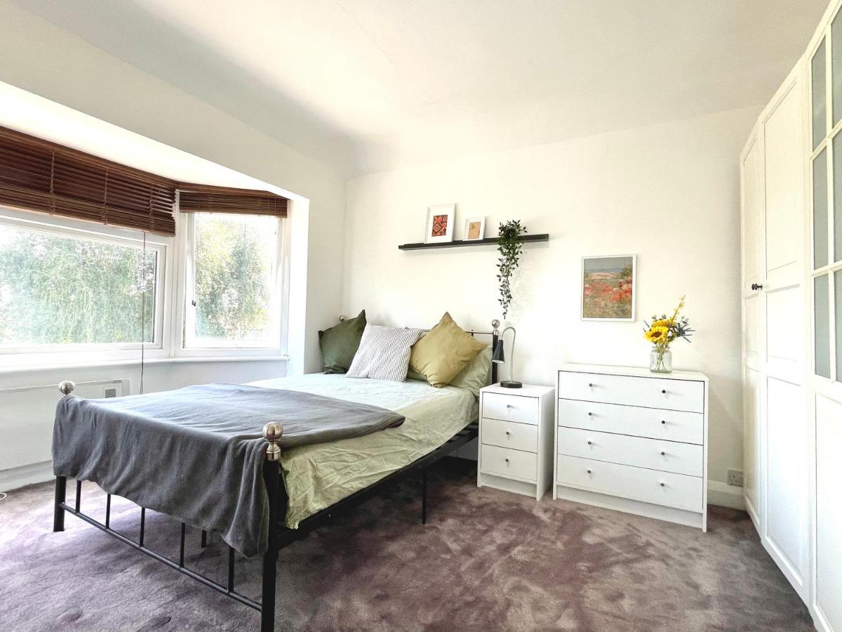 No2326 Tree-Hole Apartment Northolt  ภายนอก รูปภาพ