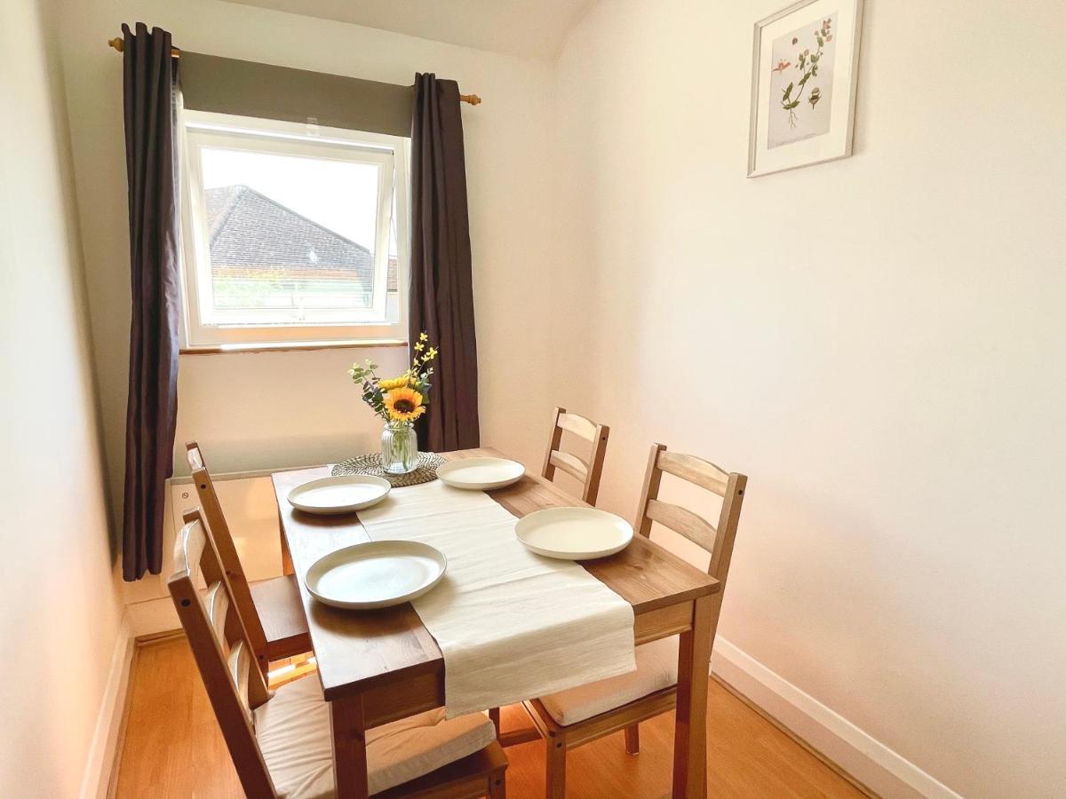 No2326 Tree-Hole Apartment Northolt  ภายนอก รูปภาพ