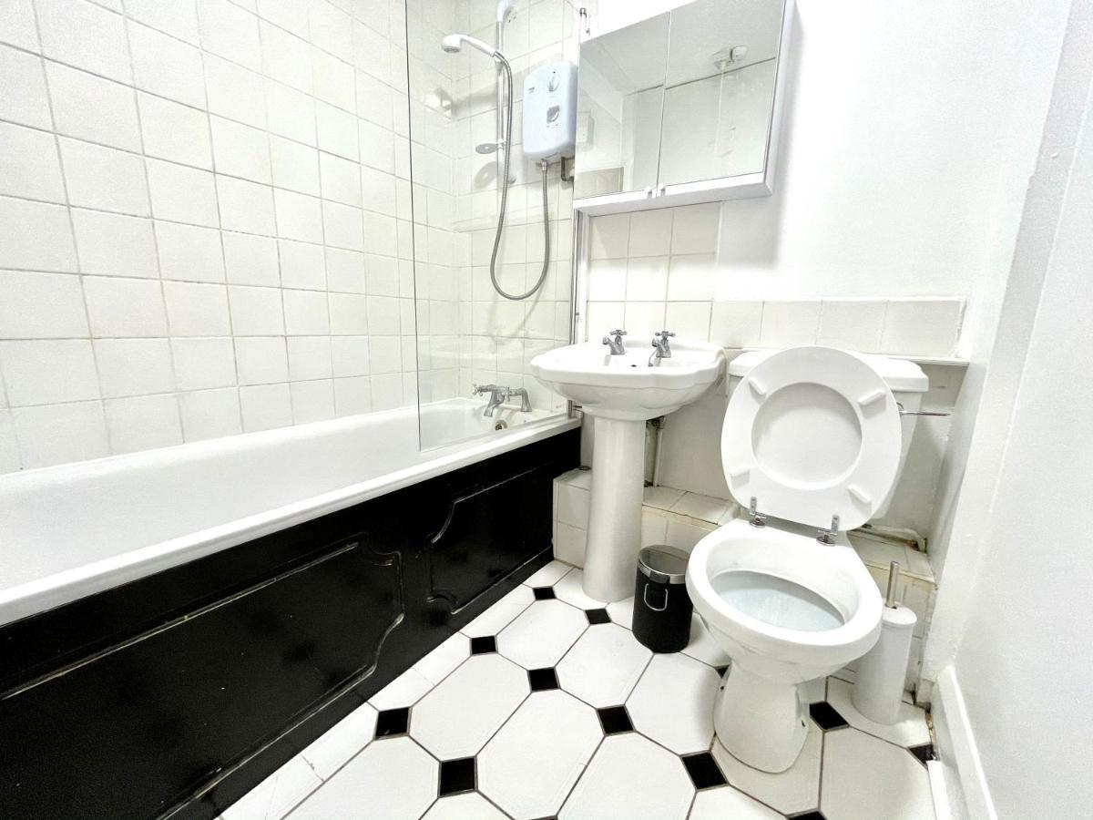 No2326 Tree-Hole Apartment Northolt  ภายนอก รูปภาพ