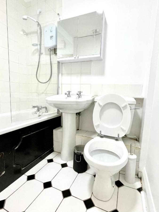 No2326 Tree-Hole Apartment Northolt  ภายนอก รูปภาพ