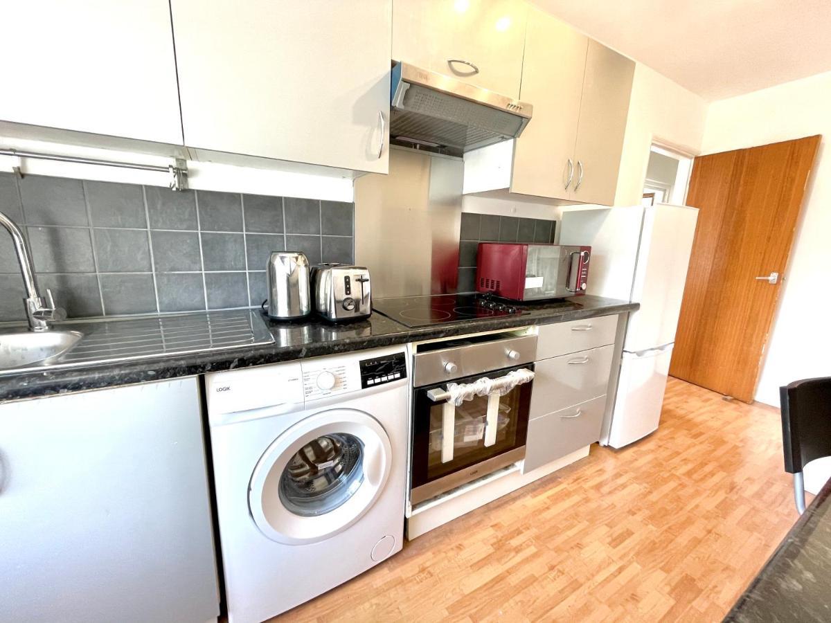 No2326 Tree-Hole Apartment Northolt  ภายนอก รูปภาพ