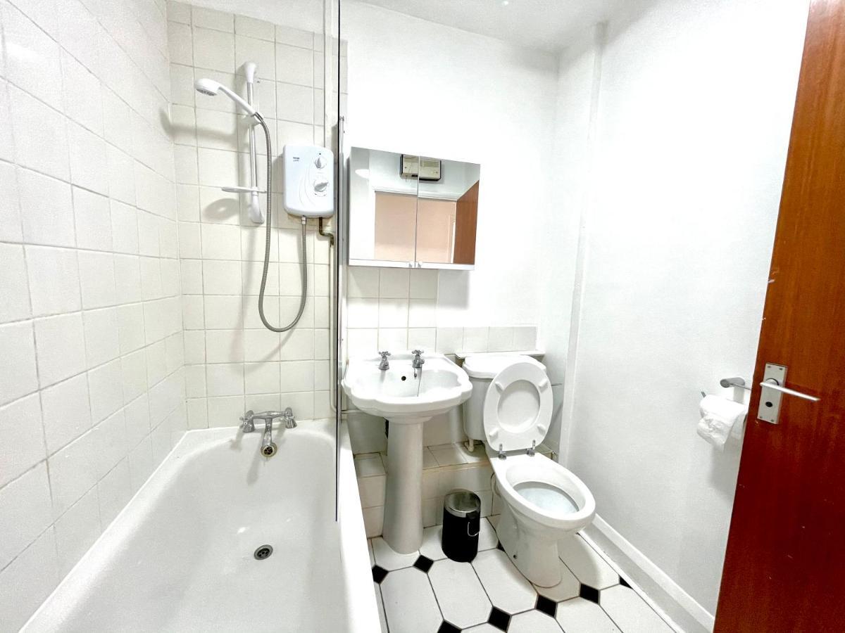 No2326 Tree-Hole Apartment Northolt  ภายนอก รูปภาพ