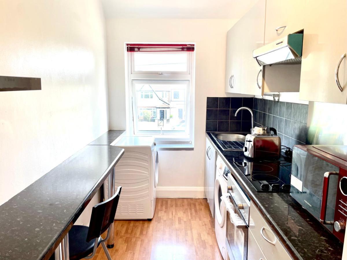No2326 Tree-Hole Apartment Northolt  ภายนอก รูปภาพ
