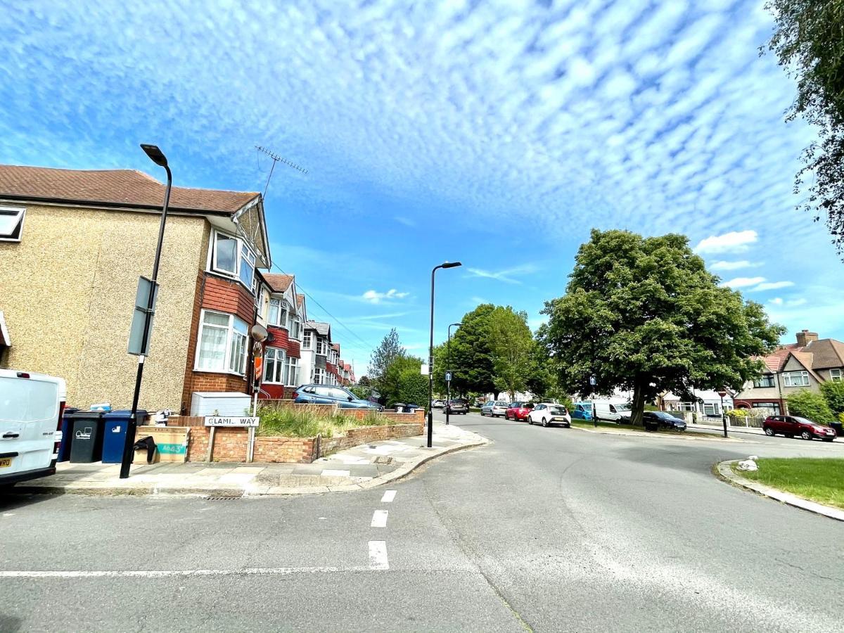 No2326 Tree-Hole Apartment Northolt  ภายนอก รูปภาพ