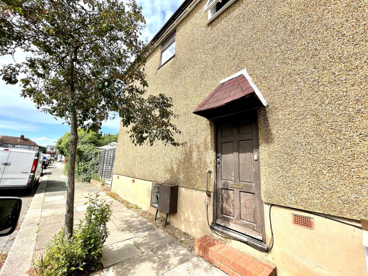 No2326 Tree-Hole Apartment Northolt  ภายนอก รูปภาพ