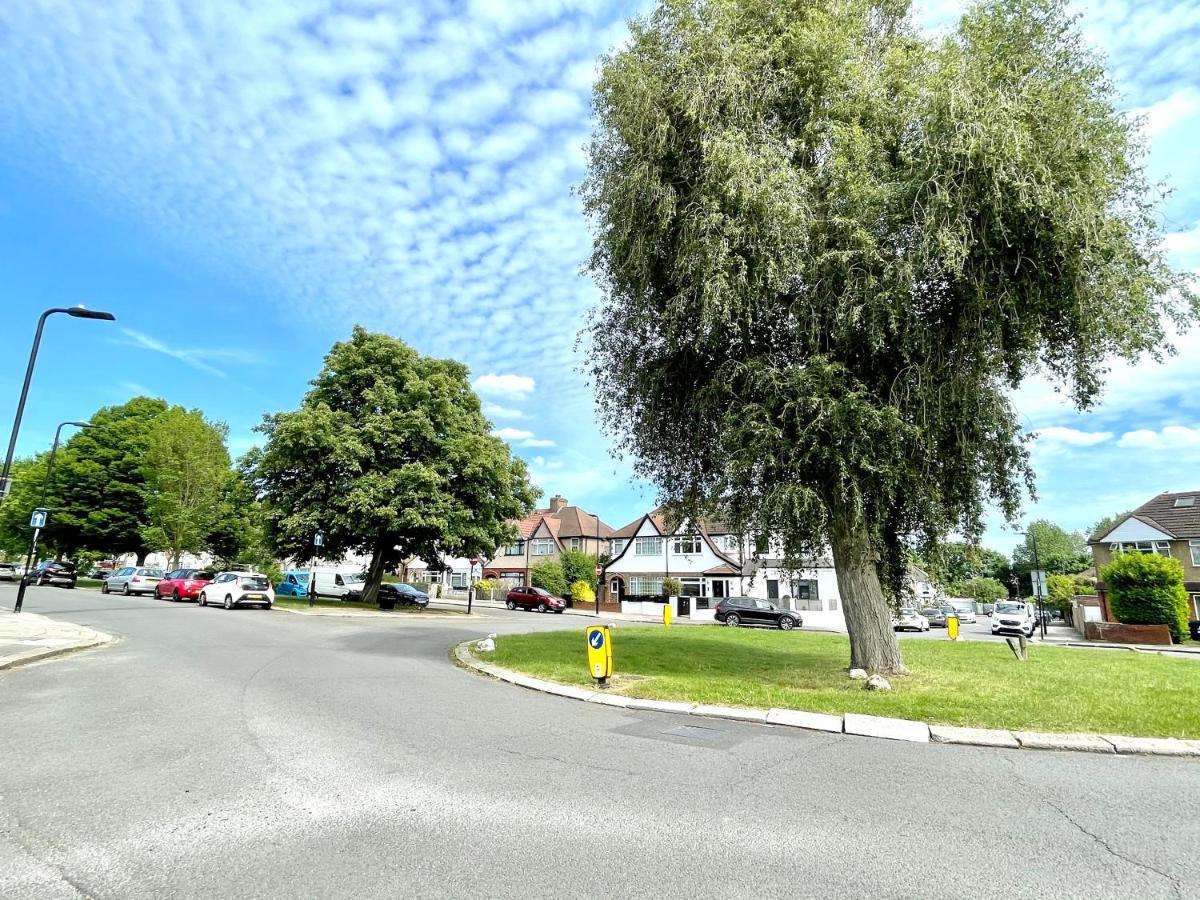No2326 Tree-Hole Apartment Northolt  ภายนอก รูปภาพ