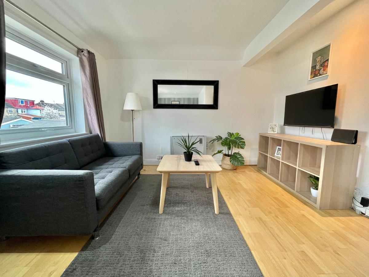 No2326 Tree-Hole Apartment Northolt  ภายนอก รูปภาพ