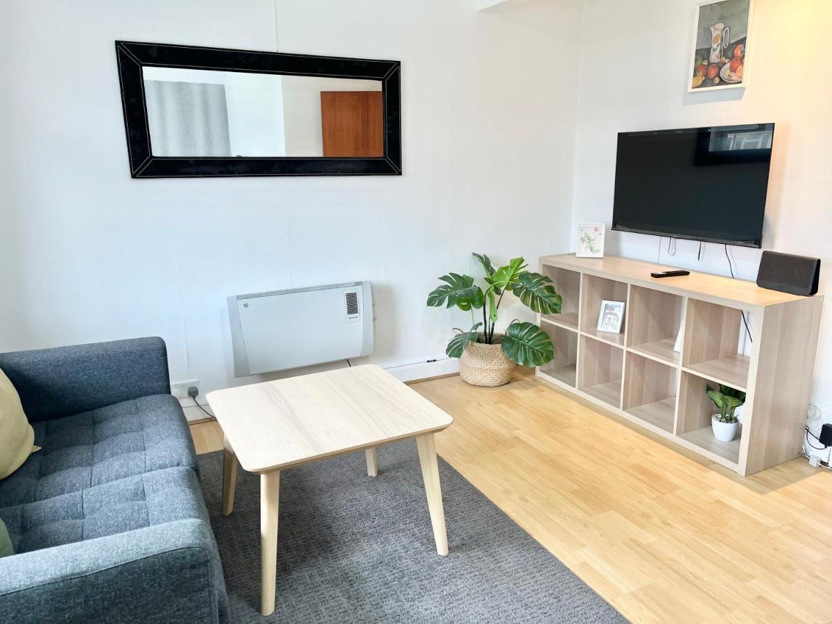 No2326 Tree-Hole Apartment Northolt  ภายนอก รูปภาพ